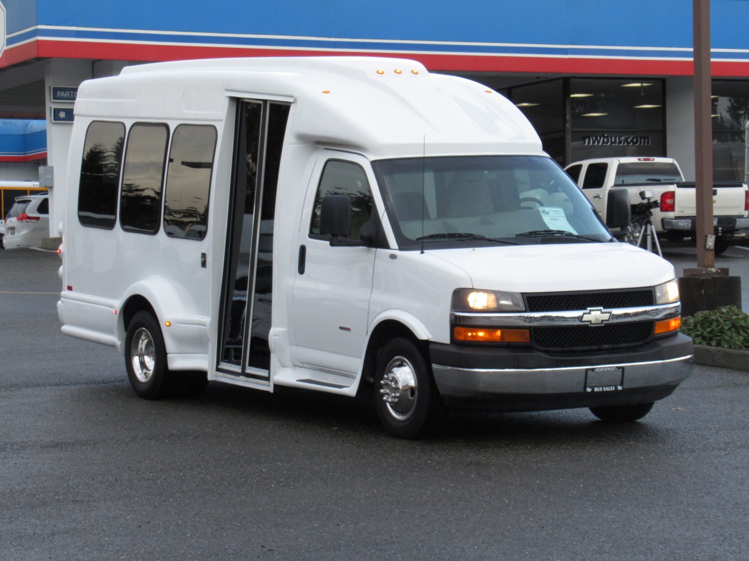 2011 Chevrolet Turtle Top 13 Passenger Shuttle Bus - S52261