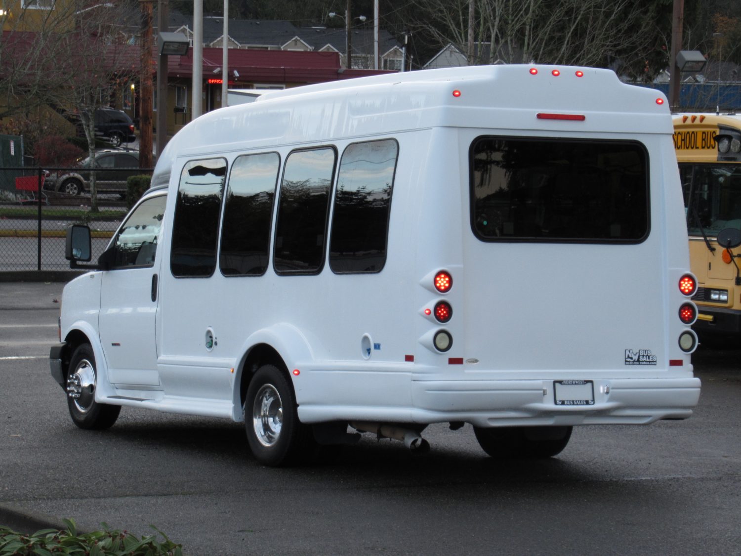 2011 Chevrolet Turtle Top 13 Passenger Shuttle Bus - S52261 - Image 4