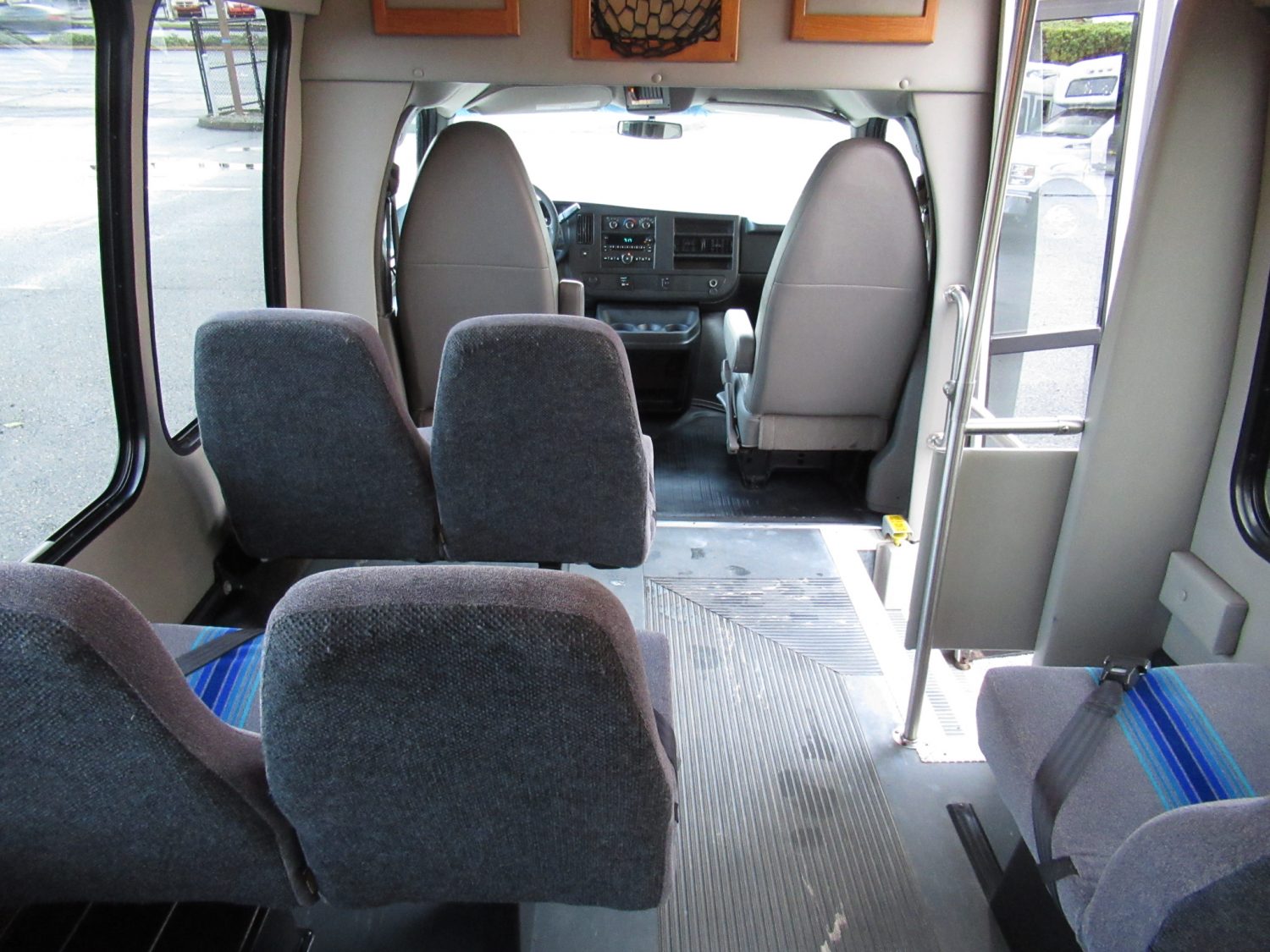 2011 Chevrolet Turtle Top 13 Passenger Shuttle Bus - S52261 - Image 8