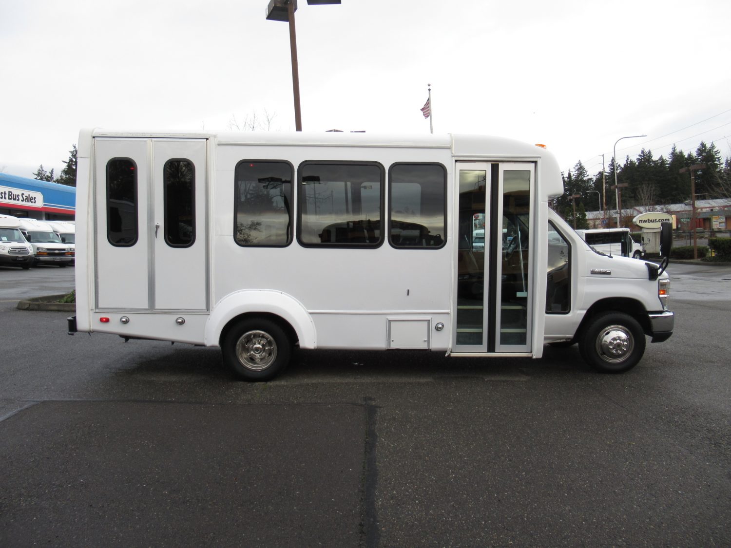 2012 Ford Elkhart 12 Passenger + 2 Wheelchair ADA Shuttle Bus - S30358 - Image 10