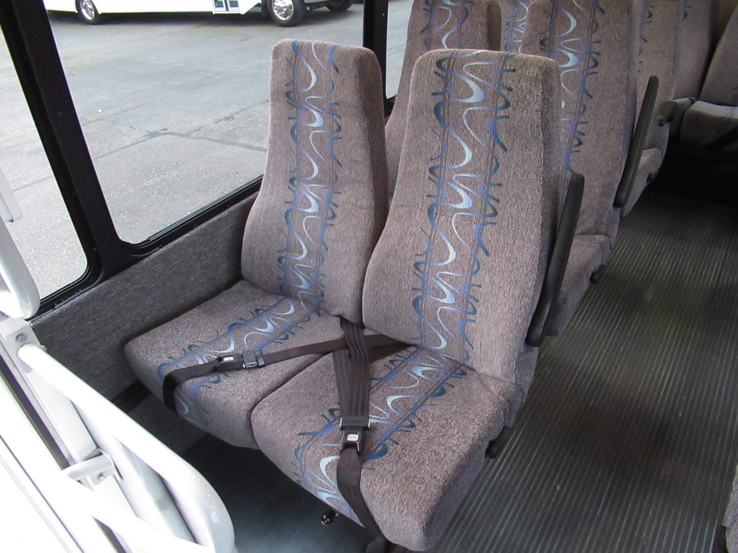 2010 Ford Federal 20 Passenger + Rear Luggage Shuttle Bus - S49190 - Image 9