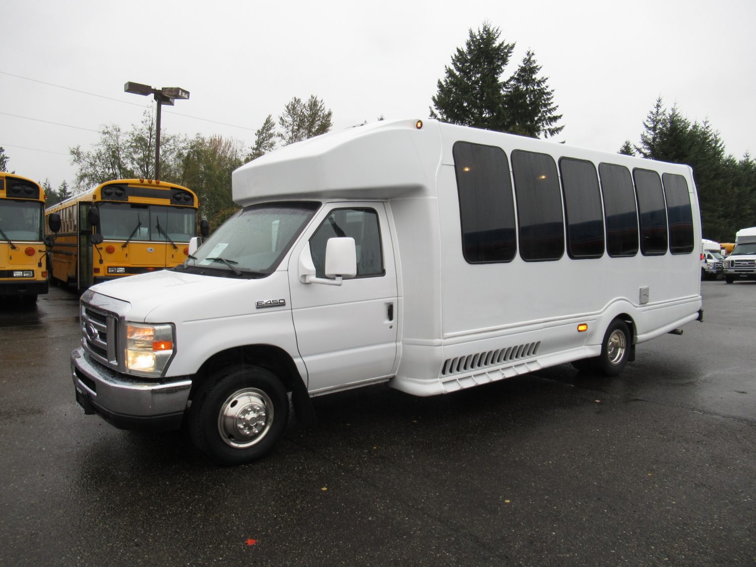 2008 Ford Turtle Top Odyssey 22 Passenger + Rear Luggage Shuttle Bus - S01175 - Image 2