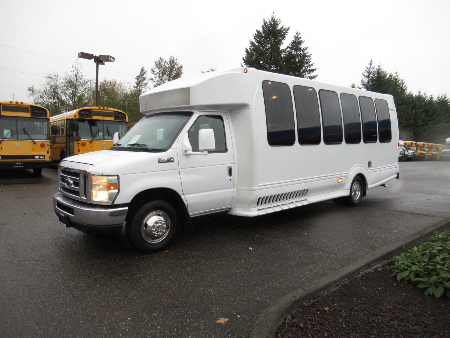 2008 Ford Turtle Top Odyssey 22 Passenger + Rear Luggage Shuttle Bus - S60233 - Image 2