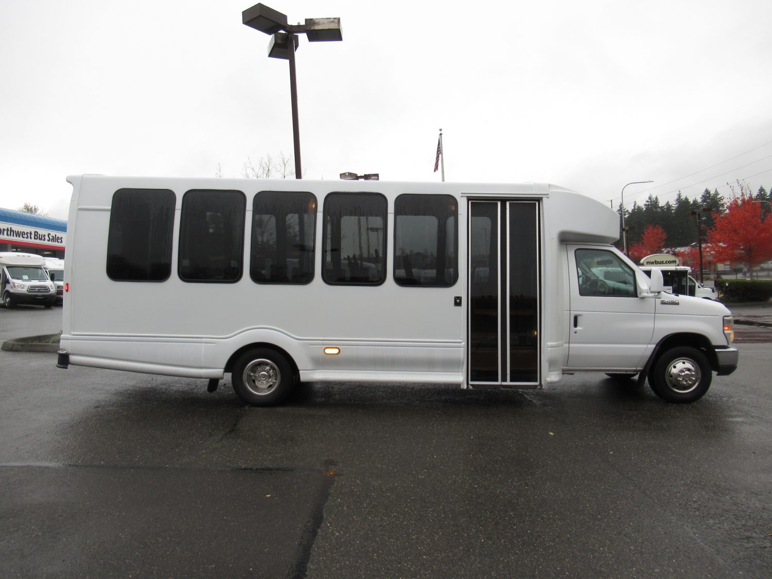 2008 Ford Turtle Top Odyssey 22 Passenger + Rear Luggage Shuttle Bus - S60233 - Image 3