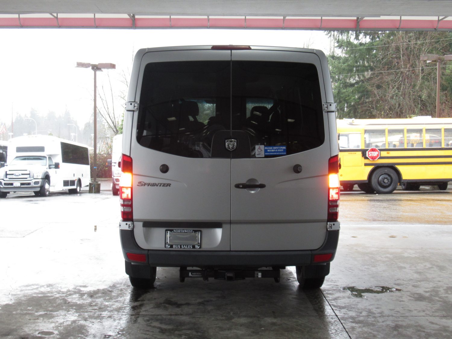 2007 Dodge Sprinter 2500 9 Passenger ADA Van - S32588 - Image 11