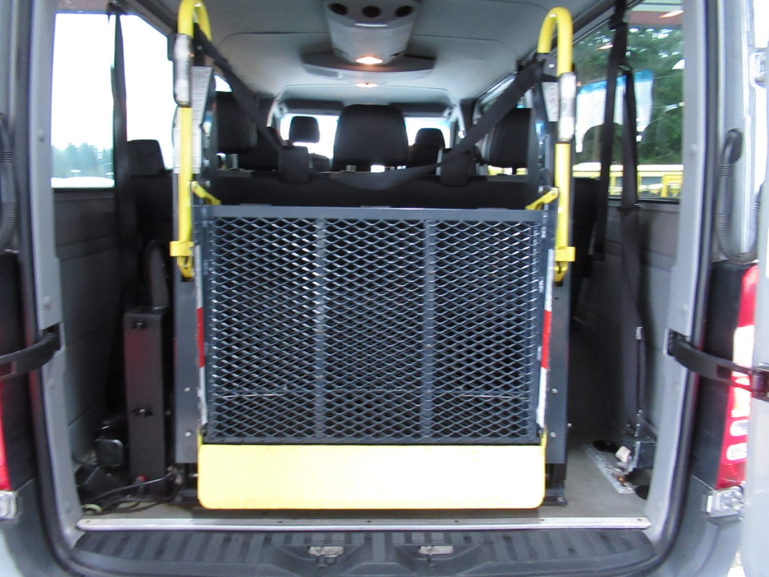 2007 Dodge Sprinter 2500 9 Passenger ADA Van - S32588 - Image 9