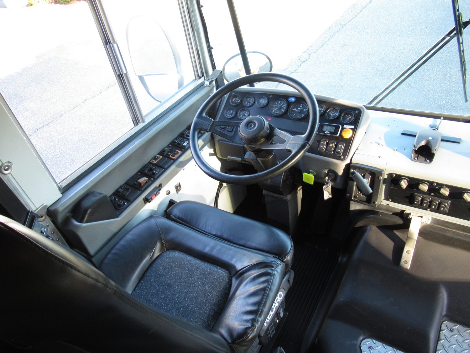 2004 Bluebird TC2000 42 Passenger School Bus - B12400 - Image 5