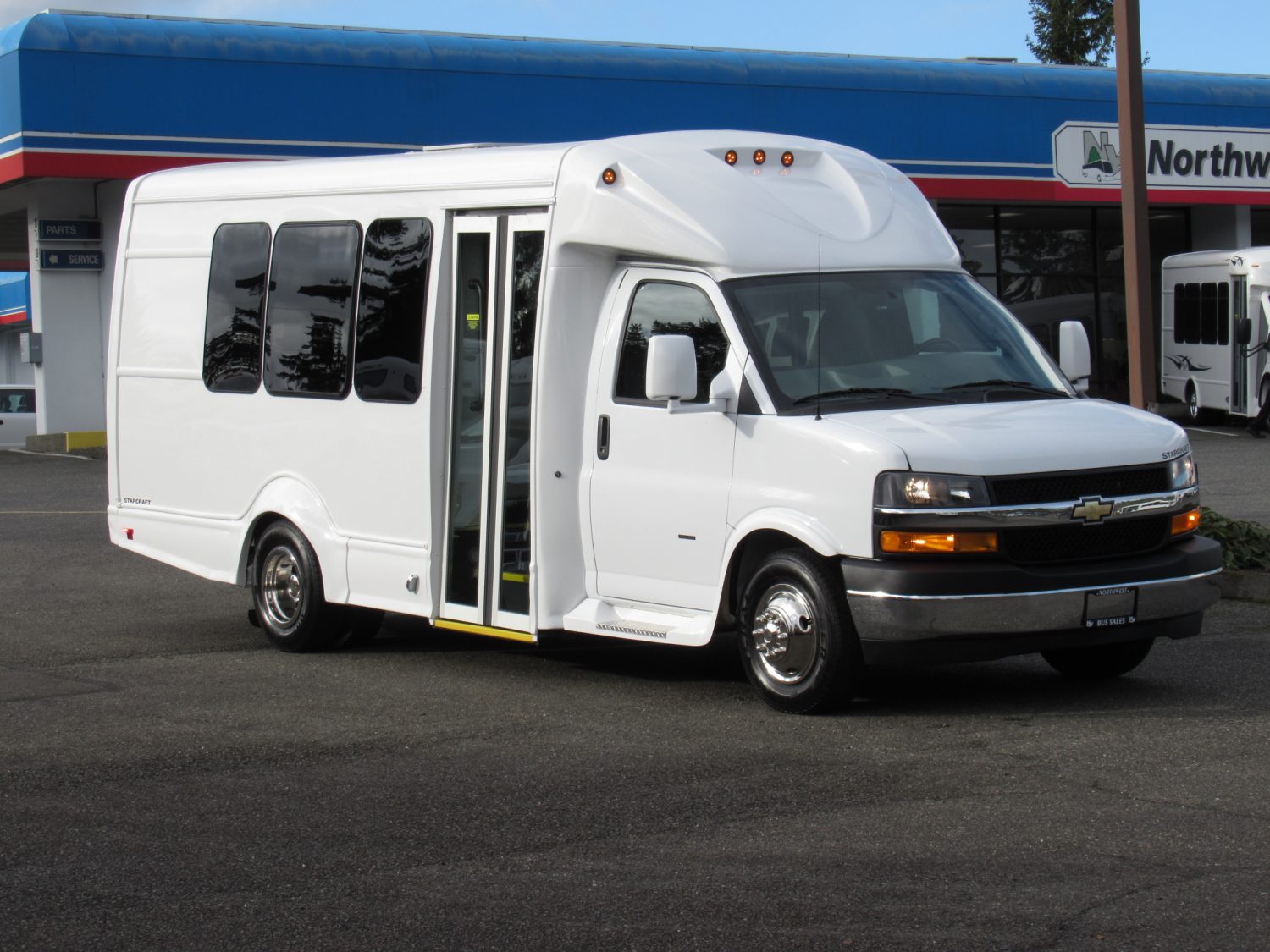 2020 Chevrolet Starquest 14 Passenger + Rear Luggage Shuttle Bus - S13952