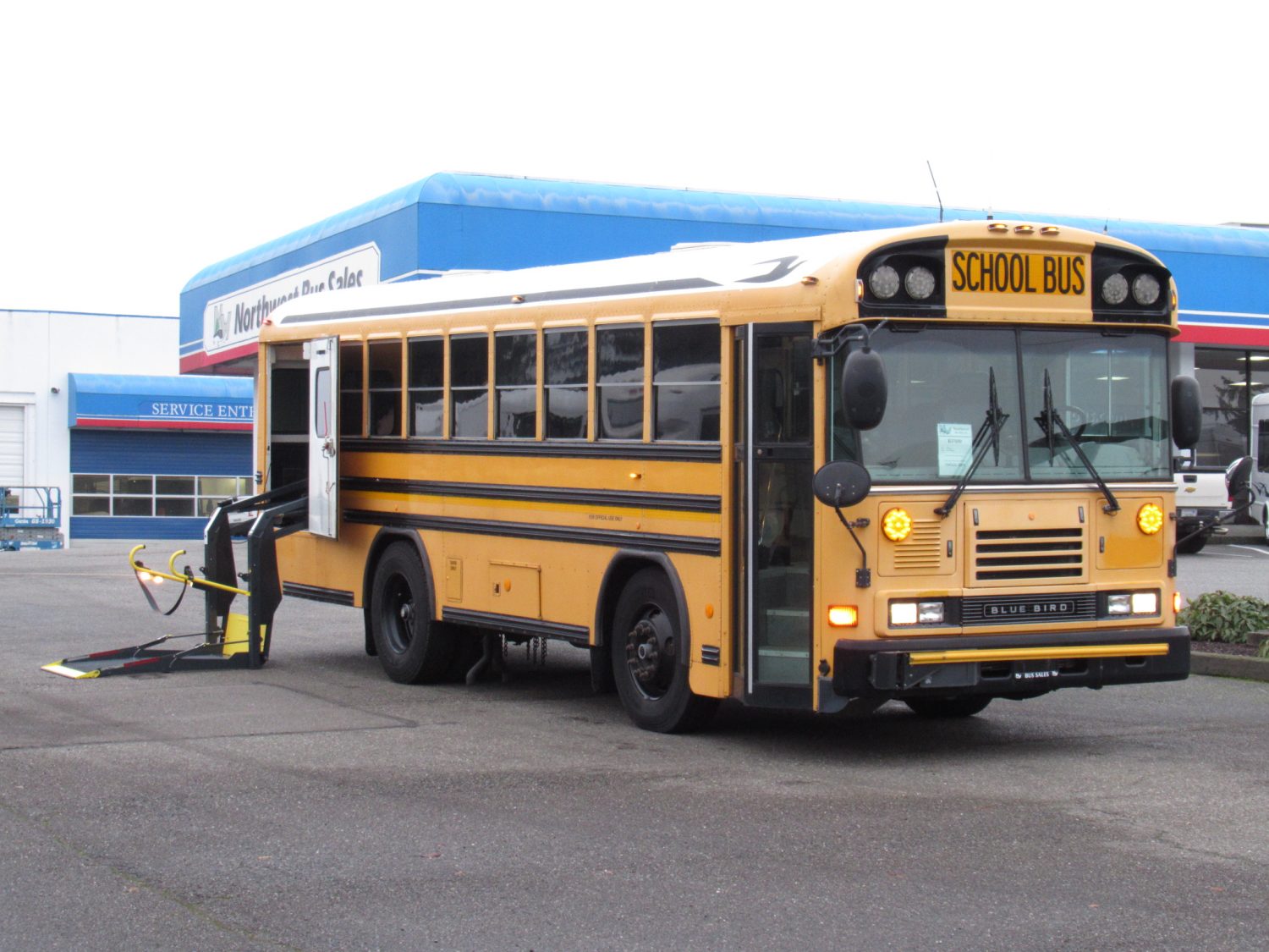 2006 Bluebird All American 14+3 Passenger ADA School Bus - B37890