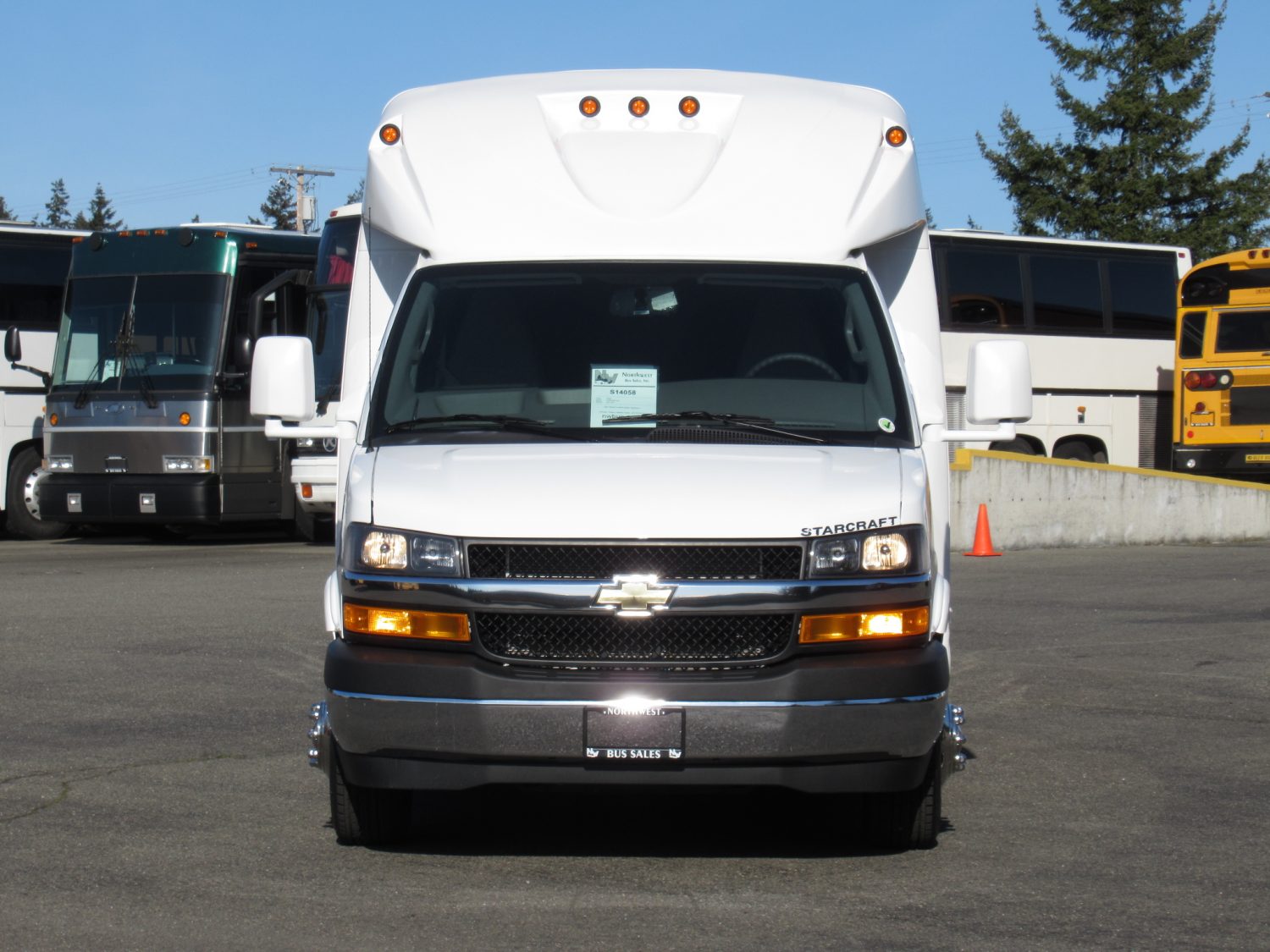 2020 Chevrolet Starquest 14 Passenger + Rear Luggage Shuttle Bus - S14058 - Image 12