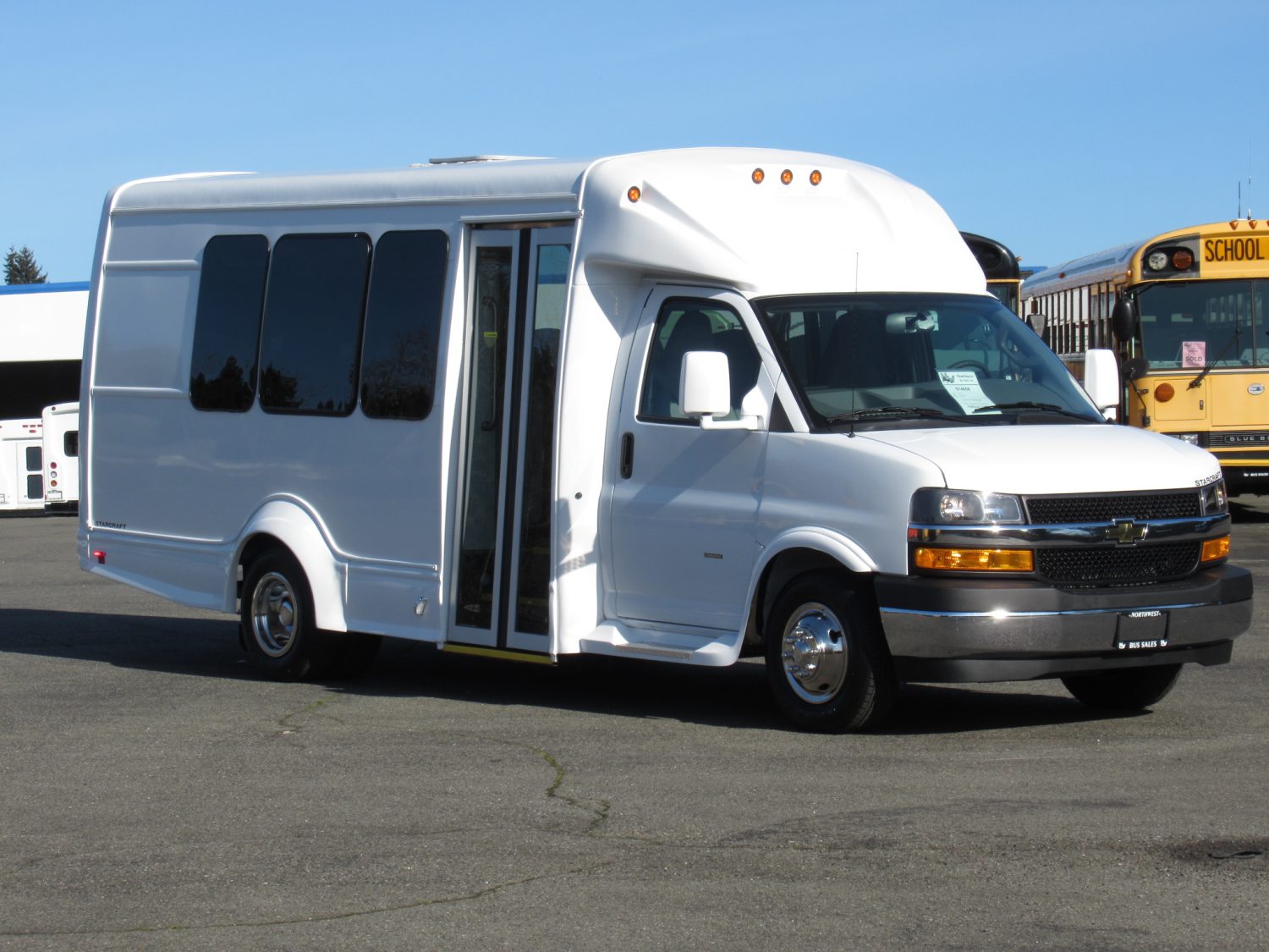 2020 Chevrolet Starquest 14 Passenger + Rear Luggage Shuttle Bus - S14058