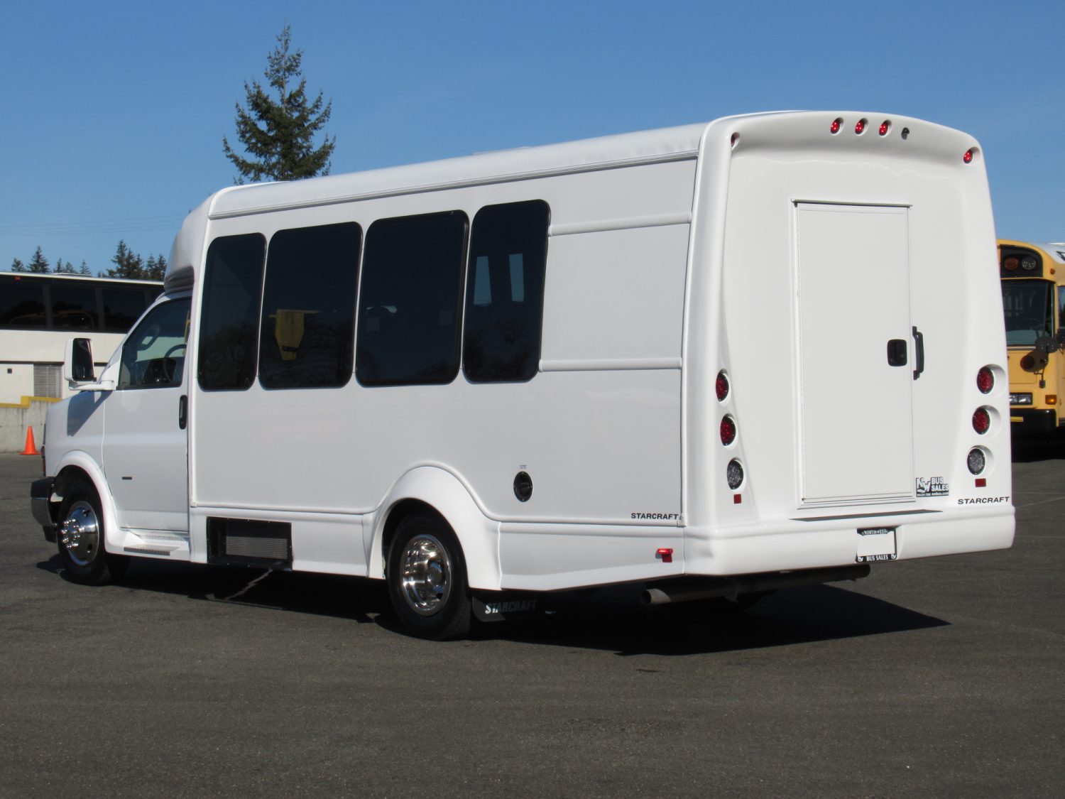 2020 Chevrolet Starquest 14 Passenger + Rear Luggage Shuttle Bus - S14058 - Image 3