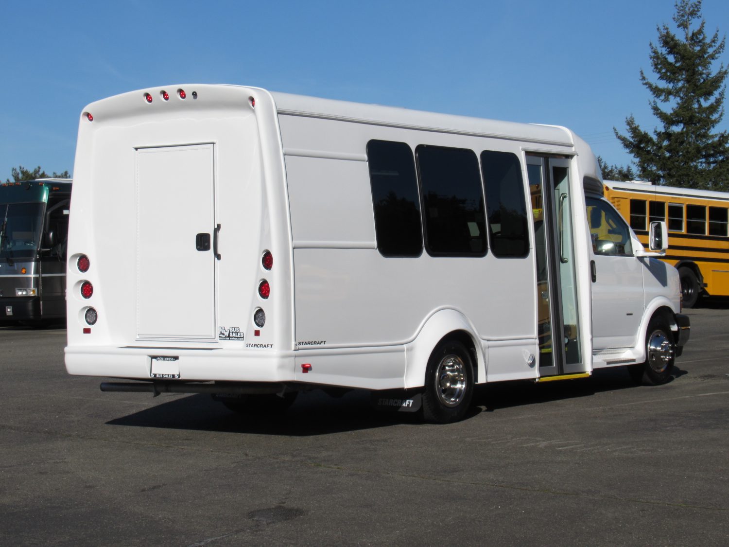 2020 Chevrolet Starquest 14 Passenger + Rear Luggage Shuttle Bus - S14058 - Image 4