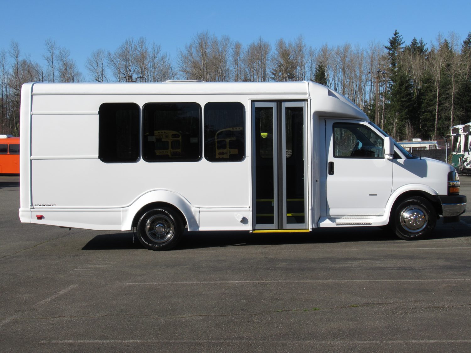 2020 Chevrolet Starquest 14 Passenger + Rear Luggage Shuttle Bus - S14058 - Image 9