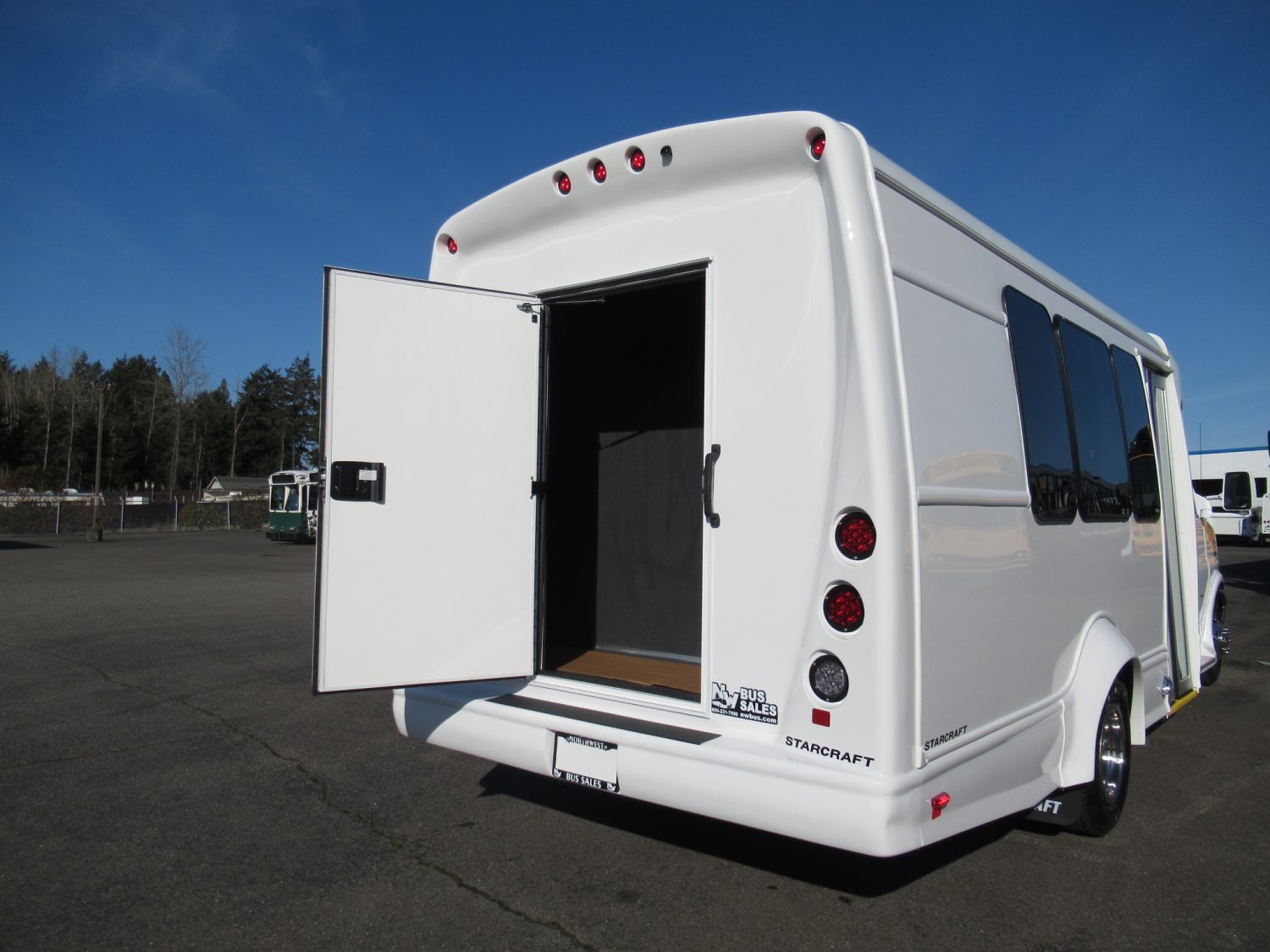 2020 Chevrolet Starquest 14 Passenger + Rear Luggage Shuttle Bus - S14058 - Image 10