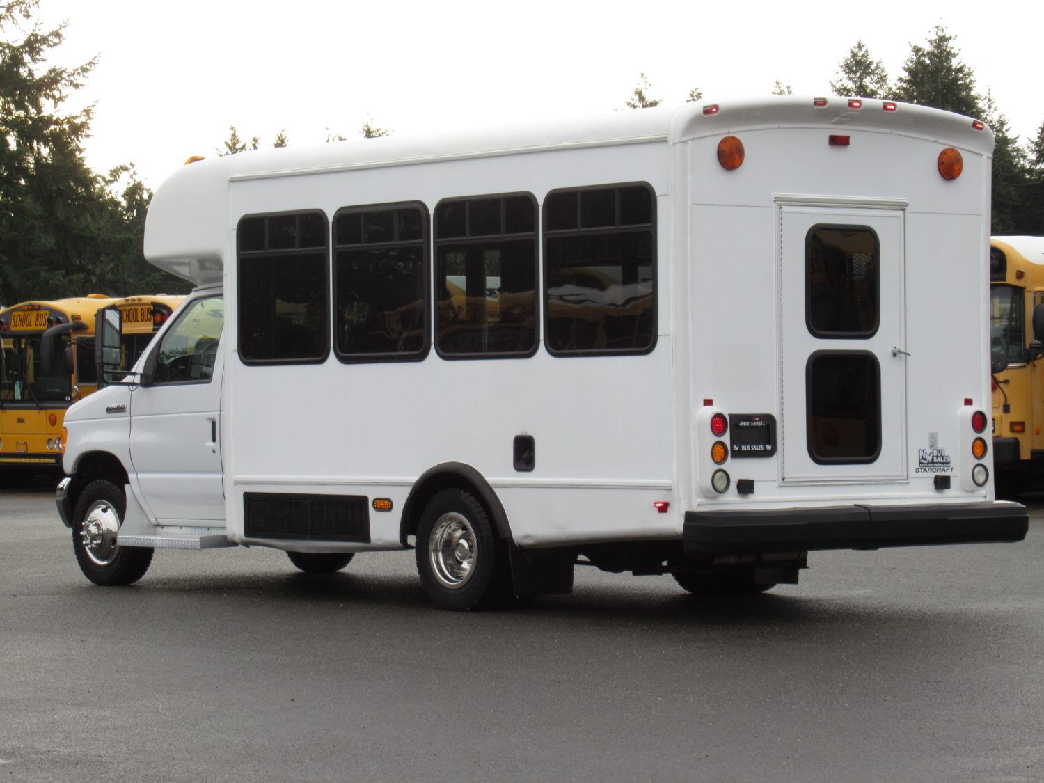 2006 Ford Starcraft Allstar 12 Passenger + 2 Wheelchair Shuttle Bus - S96418 - Image 3