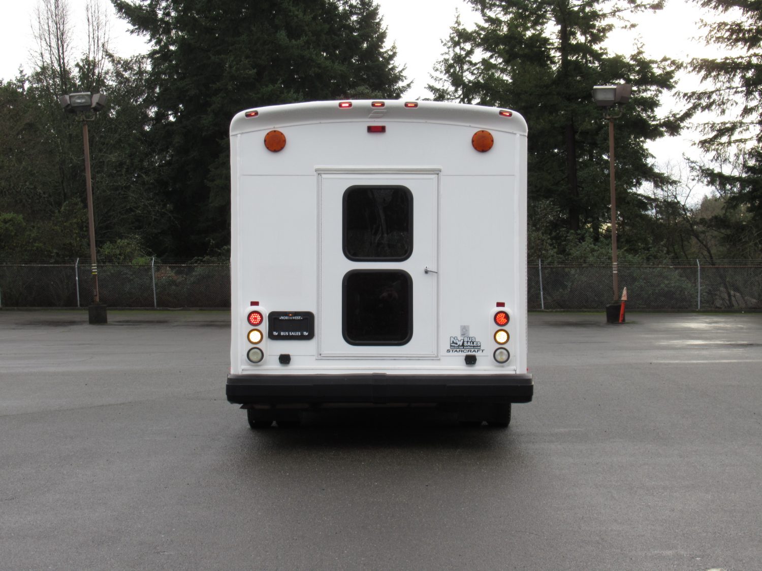 2006 Ford Starcraft Allstar 12 Passenger + 2 Wheelchair Shuttle Bus - S96418 - Image 11