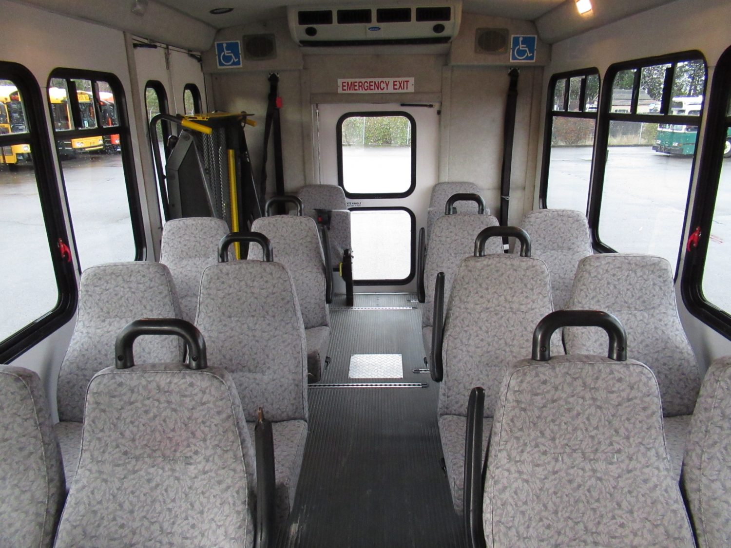 2006 Ford Starcraft Allstar 12 Passenger + 2 Wheelchair Shuttle Bus - S96418 - Image 6