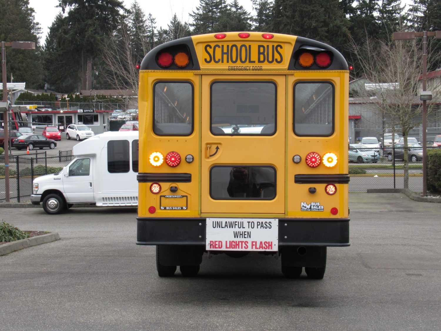 2005 International CE-300 71 Passenger Conventional School Bus - B75182 - Image 11