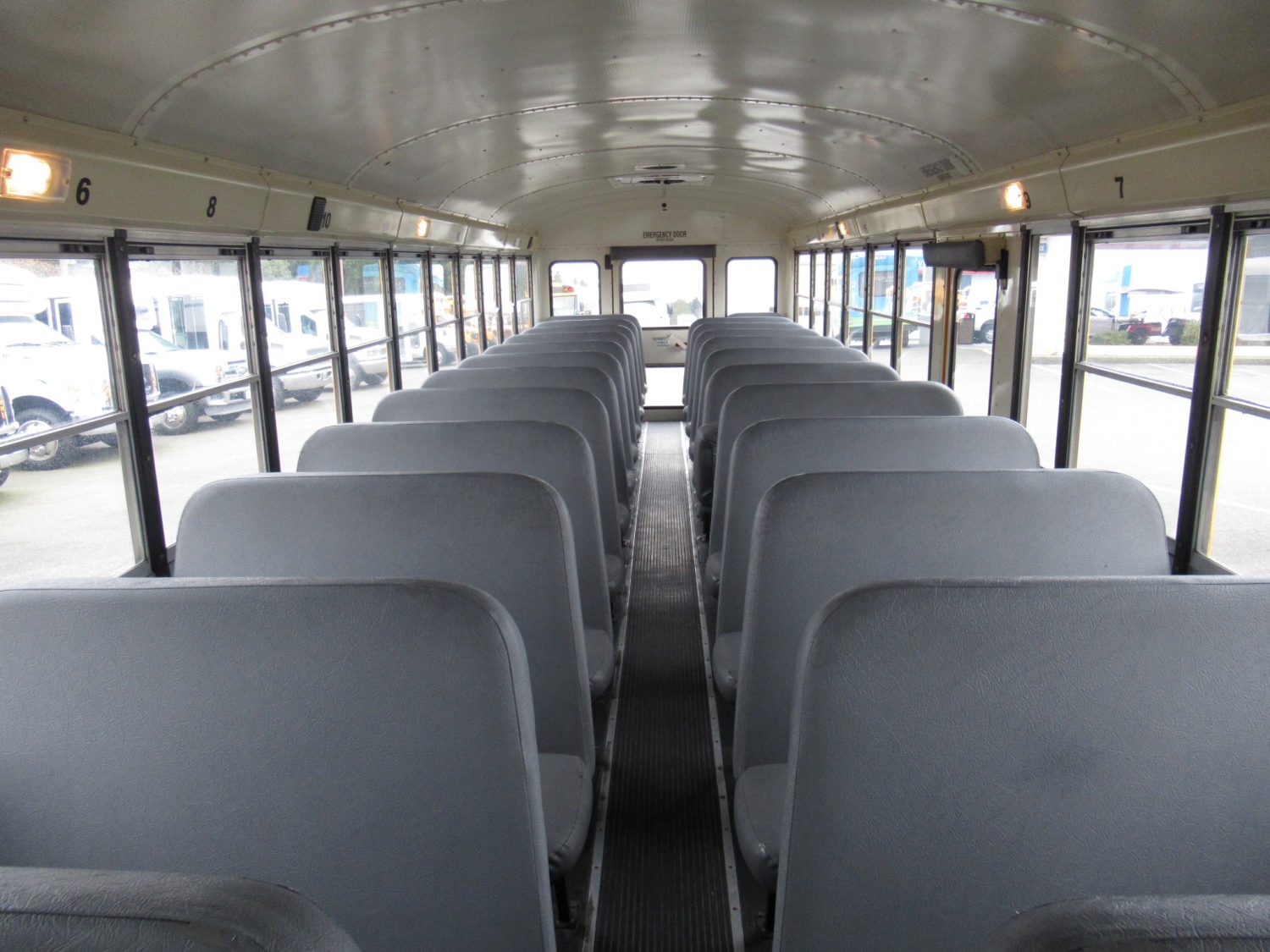 2005 International CE-300 71 Passenger Conventional School Bus - B75182 - Image 6