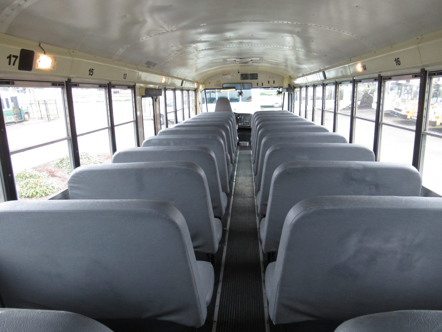 2005 International CE-300 71 Passenger Conventional School Bus - B75182 - Image 8
