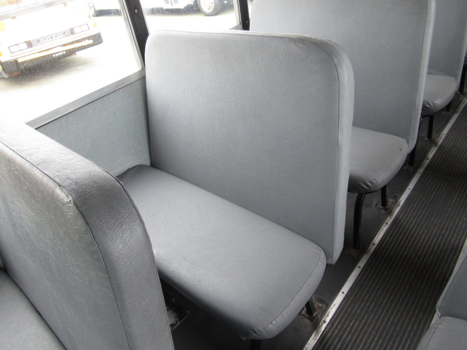 2005 International CE-300 71 Passenger Conventional School Bus - B75182 - Image 9