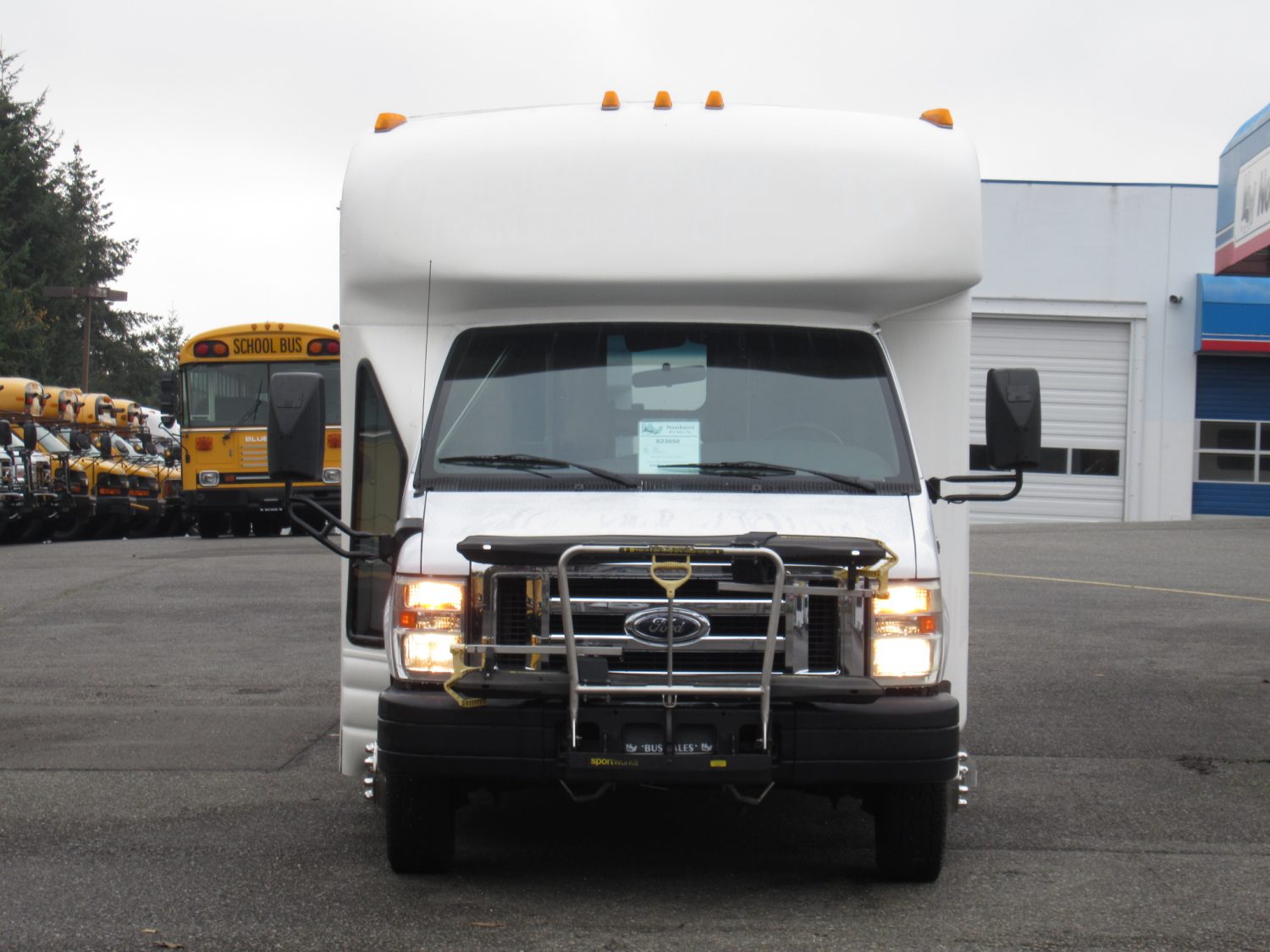 2008 Ford Starcraft Allstar 12 Passenger + 2 Wheelchair Shuttle Bus - S23050 - Image 12