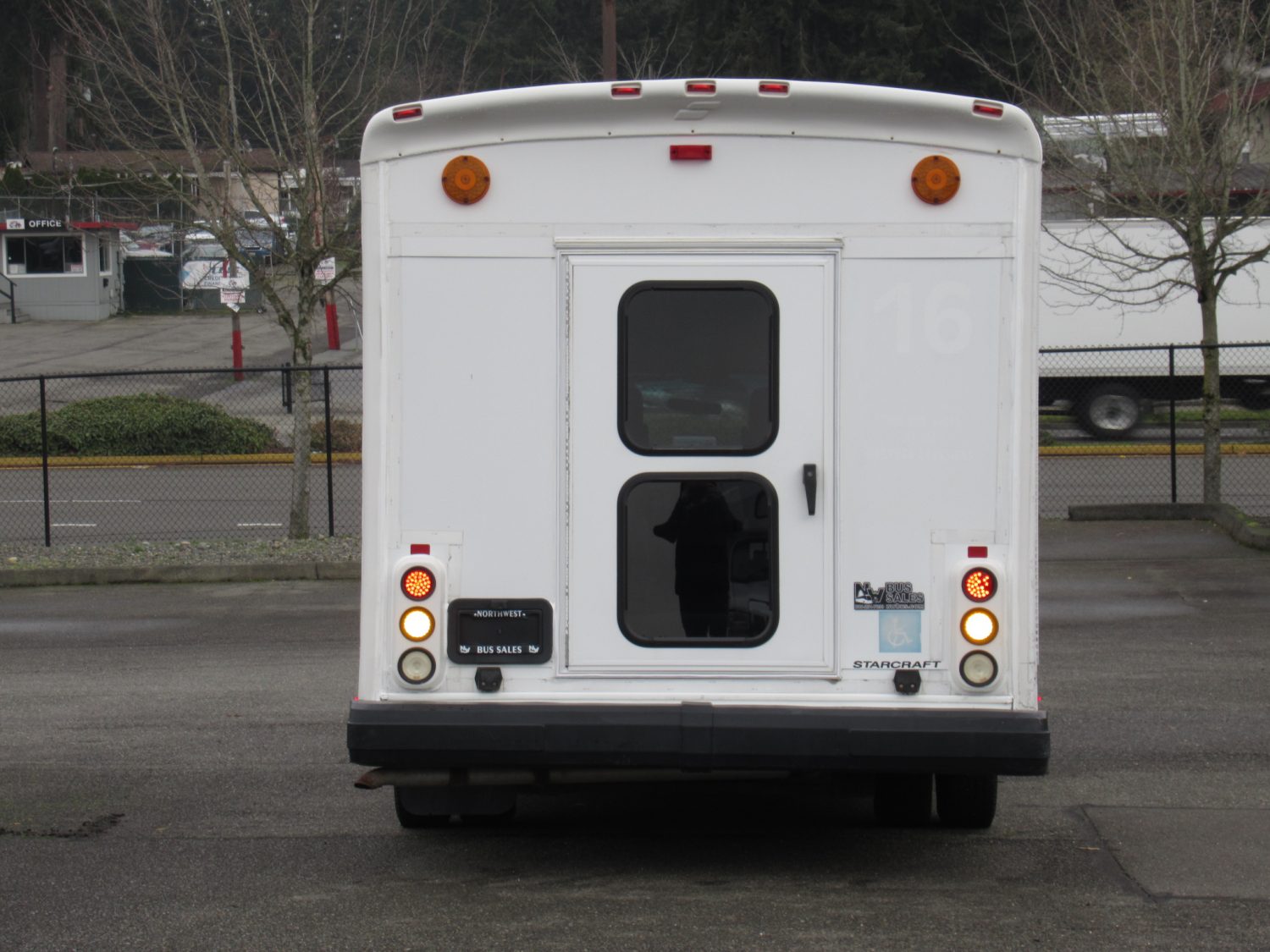 2008 Ford Starcraft Allstar 12 Passenger + 2 Wheelchair Shuttle Bus - S23050 - Image 11