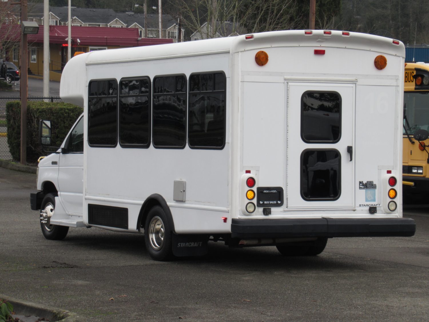 2008 Ford Starcraft Allstar 12 Passenger + 2 Wheelchair Shuttle Bus - S23050 - Image 4