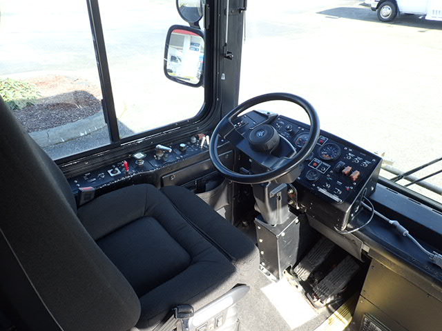 2008 Gillig LF30 28 Passenger Transit Bus - T91483 - Image 5