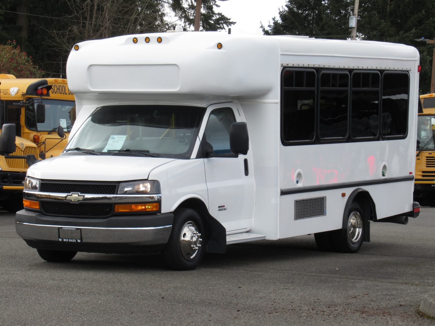 2012 Chevrolet Startrans 10 Passenger ADA Shuttle Bus - S01153 - Image 2