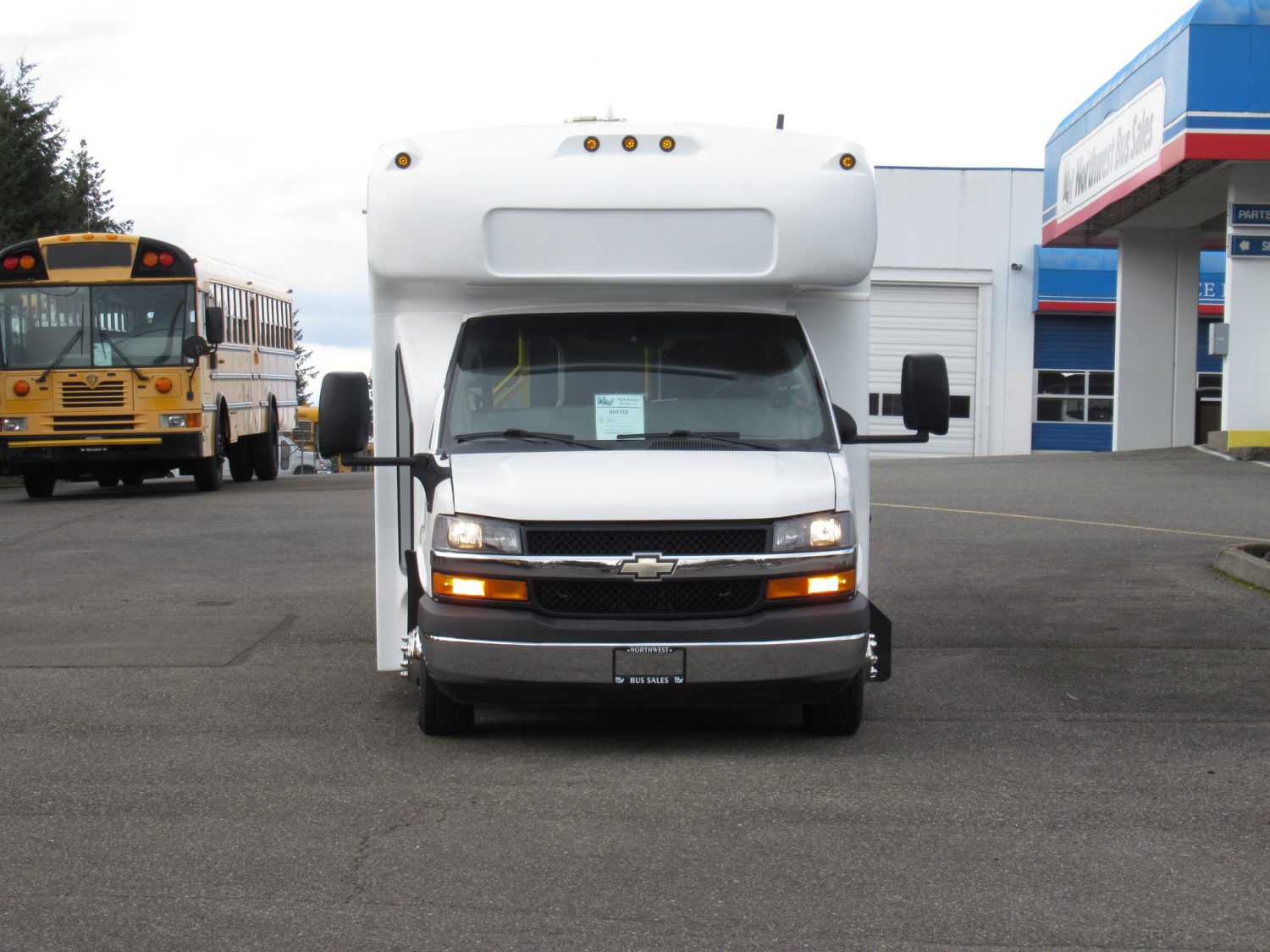2012 Chevrolet Startrans 10 Passenger ADA Shuttle Bus - S01153 - Image 12