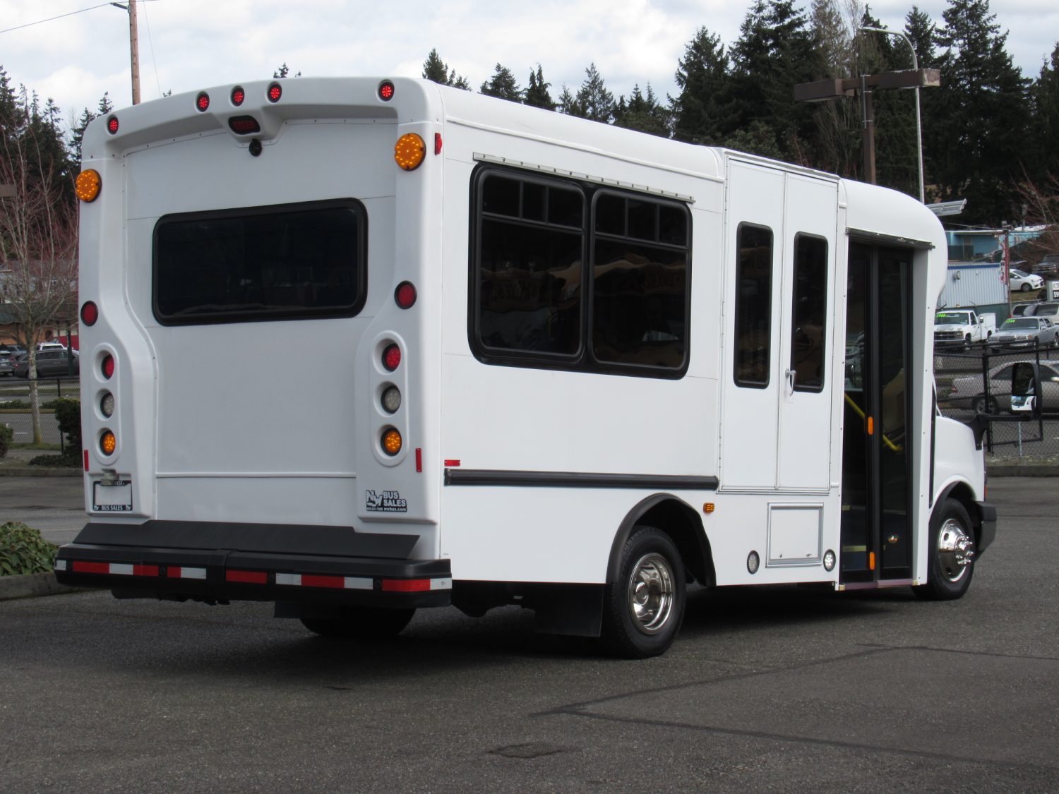 2012 Chevrolet Startrans 10 Passenger ADA Shuttle Bus - S01153 - Image 3