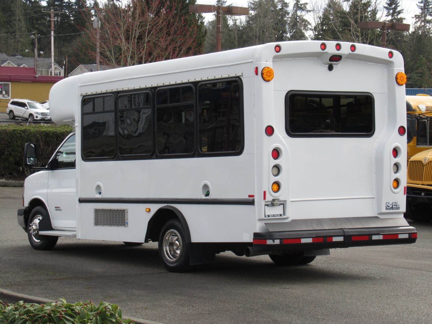 2012 Chevrolet Startrans 10 Passenger ADA Shuttle Bus - S01153 - Image 4