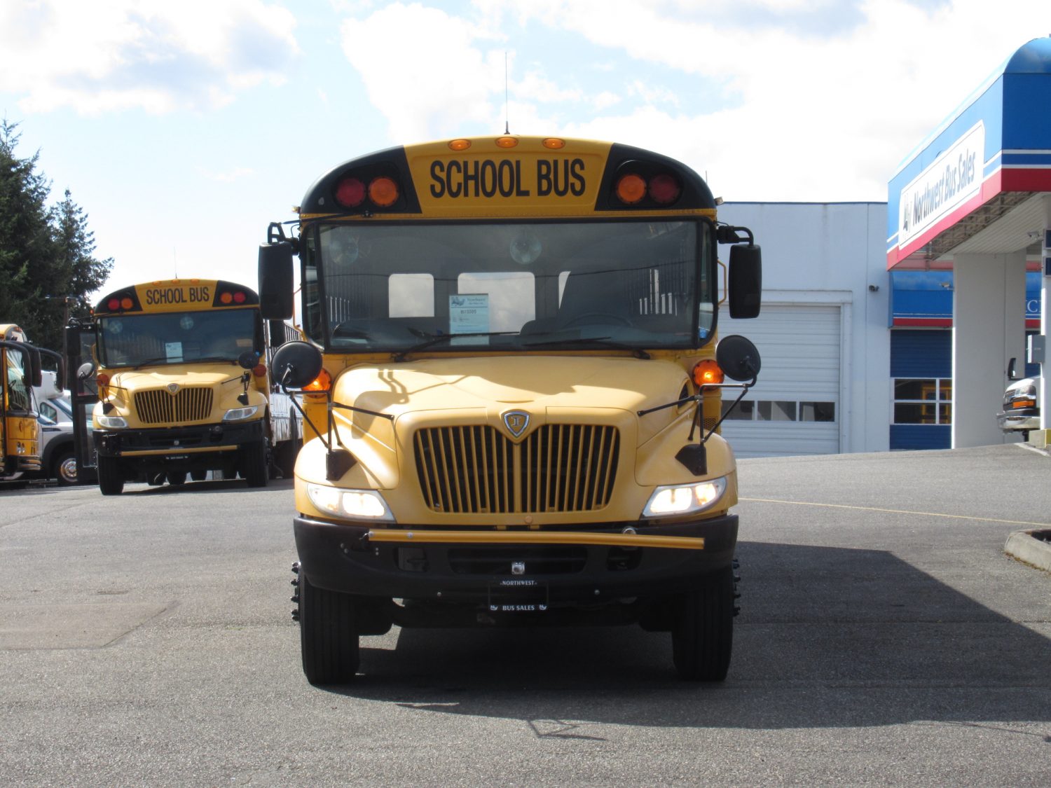 2005 International CE-300 71 Passenger Conventional School Bus - B75505 - Image 12