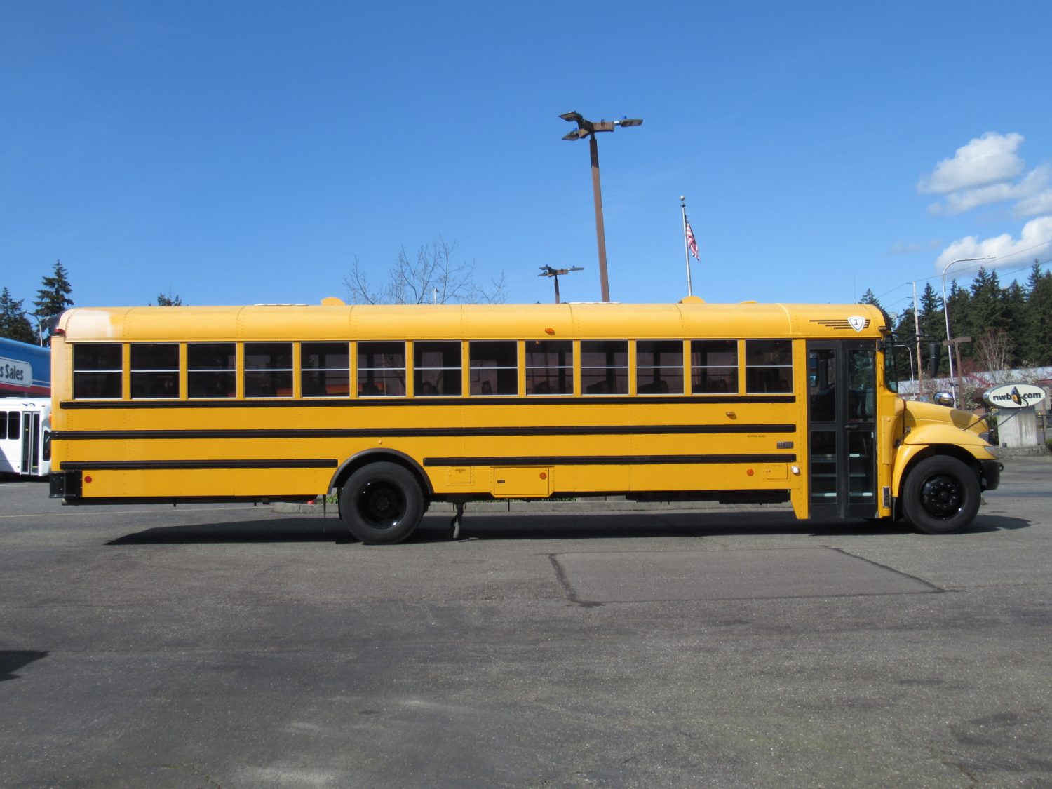 2005 International CE-300 71 Passenger Conventional School Bus - B75505 - Image 10