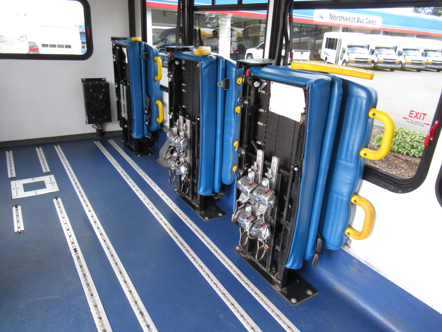 2012 Chevrolet Startrans 10 Passenger ADA Shuttle Bus - S01153 - Image 9