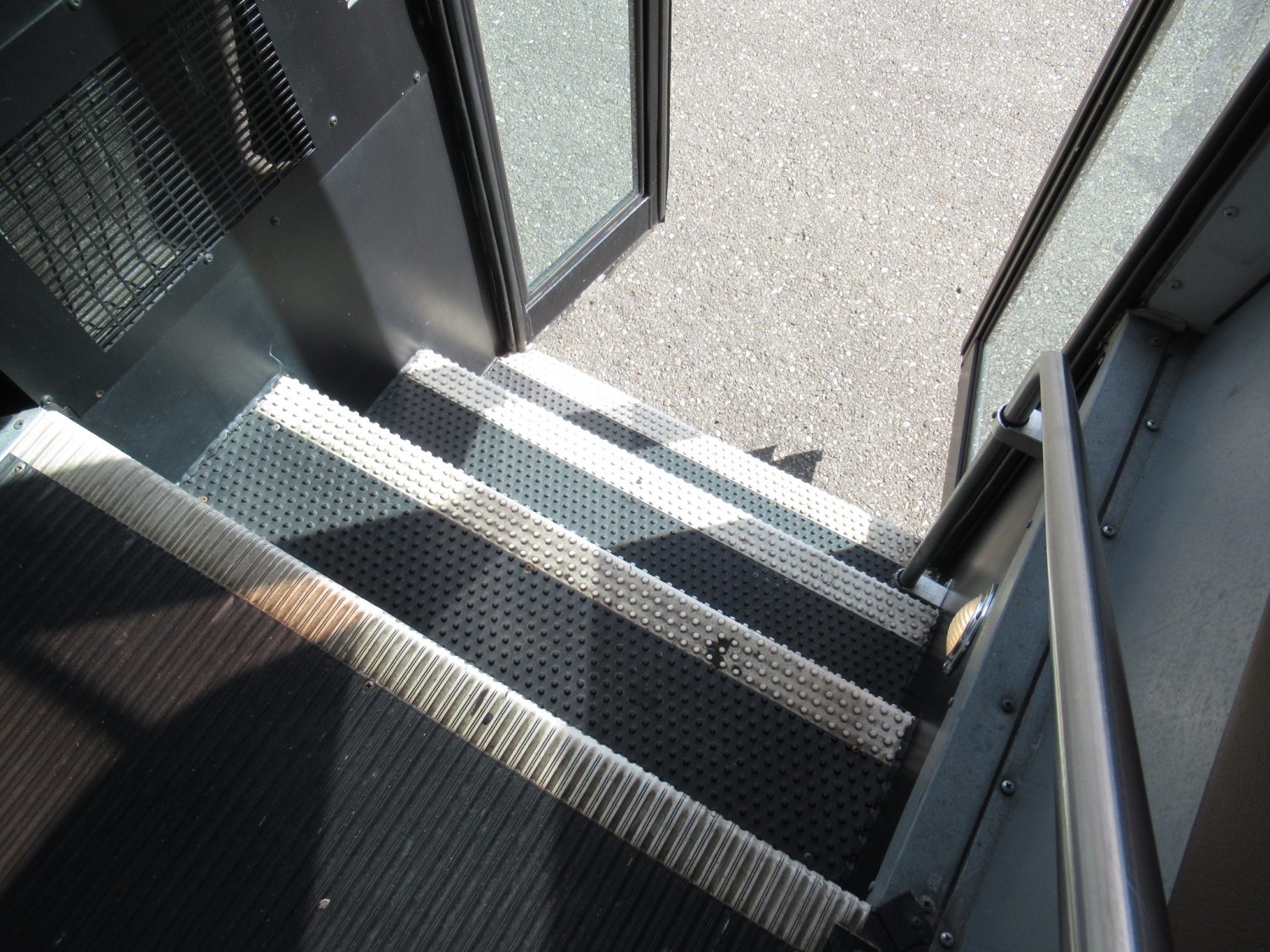 2005 International CE-300 71 Passenger Conventional School Bus - B75505 - Image 9