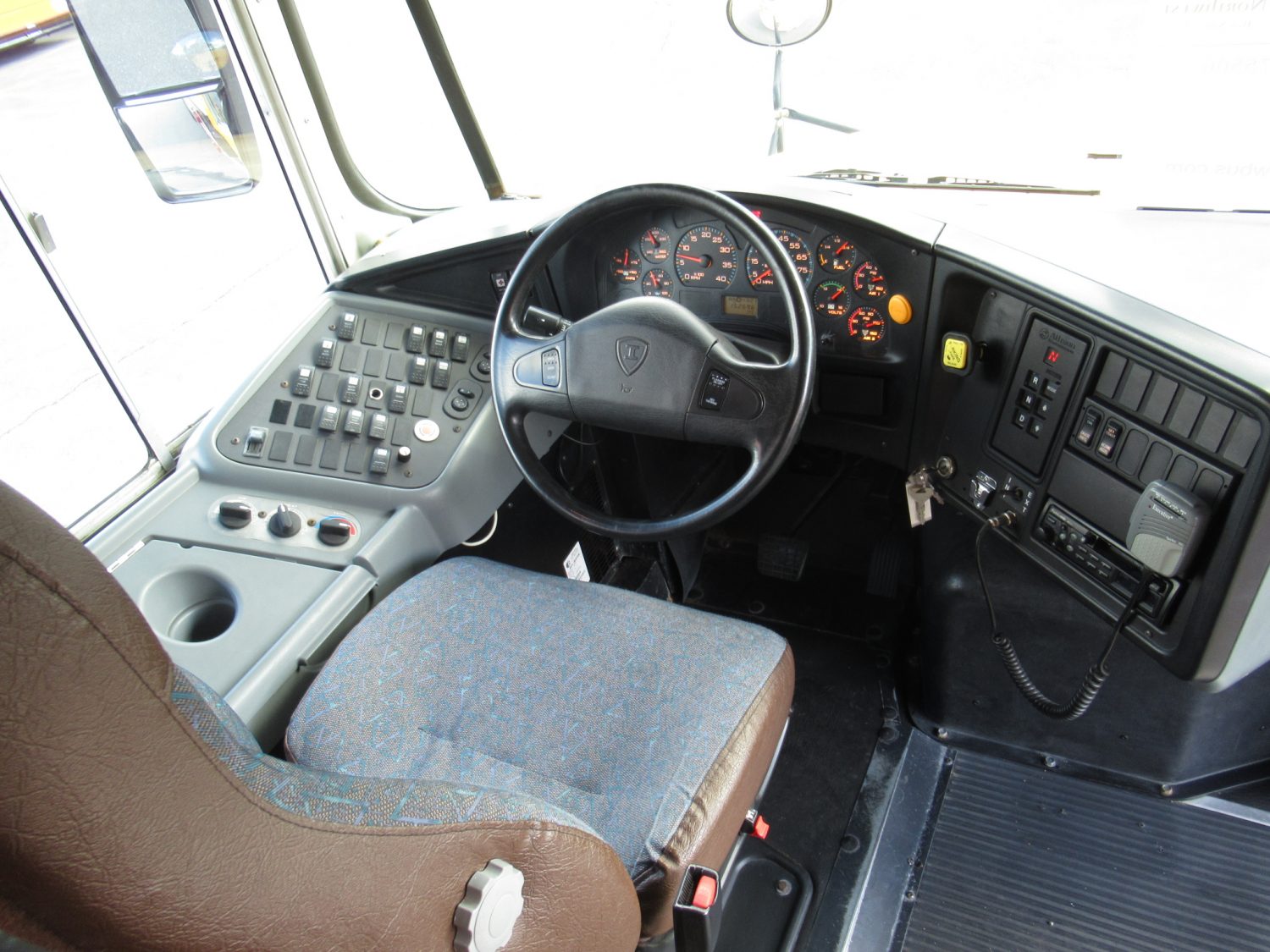 2005 International CE-300 71 Passenger Conventional School Bus - B75506 - Image 5