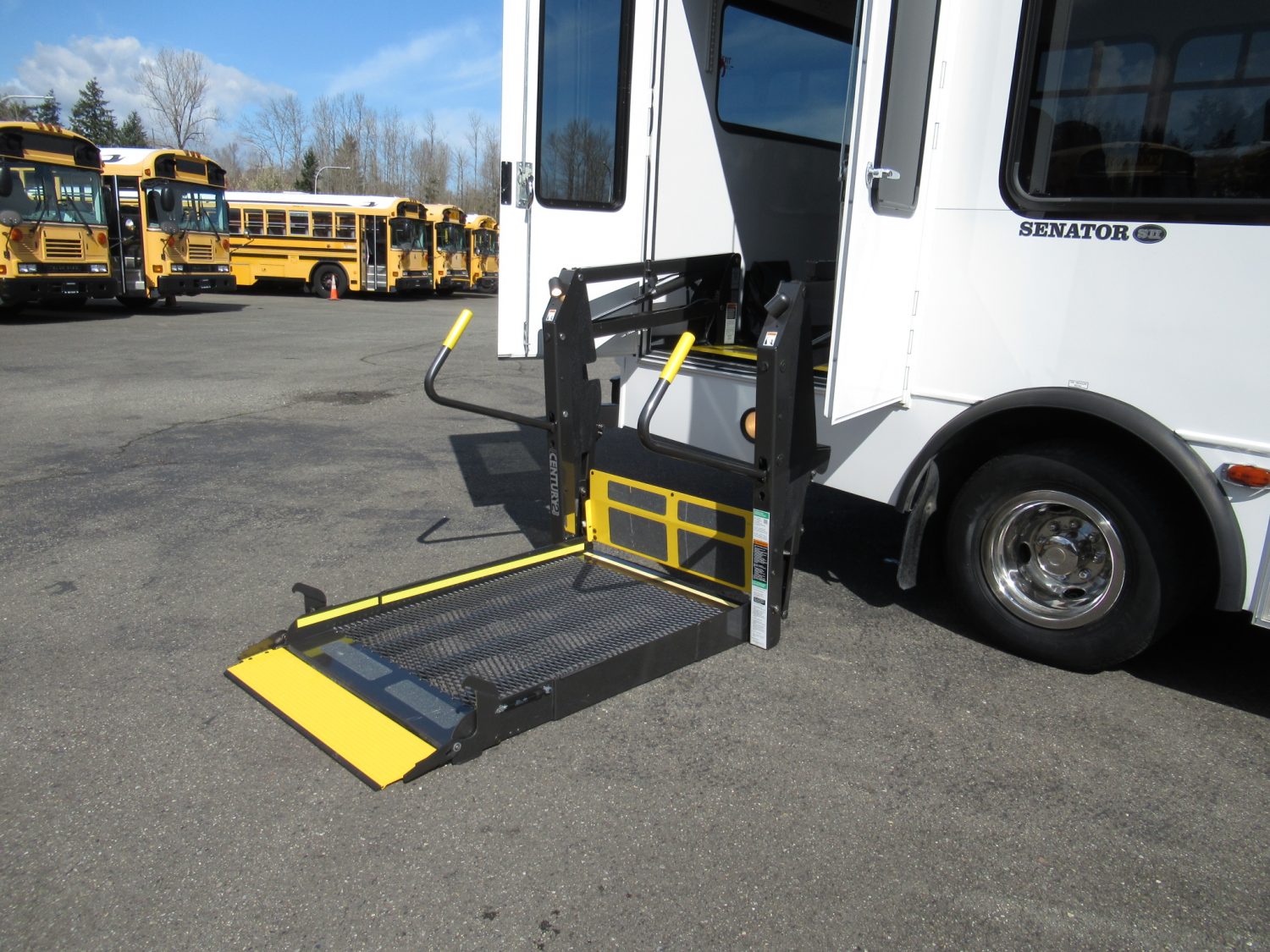 2013 Chevrolet Startrans 12 + 2 ADA Shuttle Bus - S18377 - Image 10