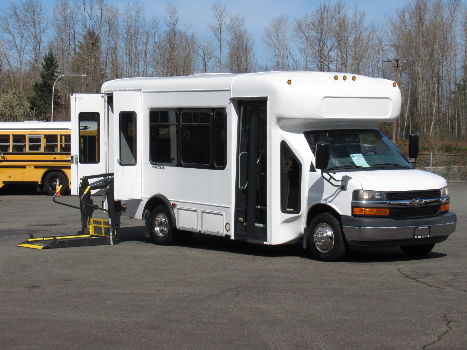 2013 Chevrolet Startrans 12 + 2 ADA Shuttle Bus - S18377