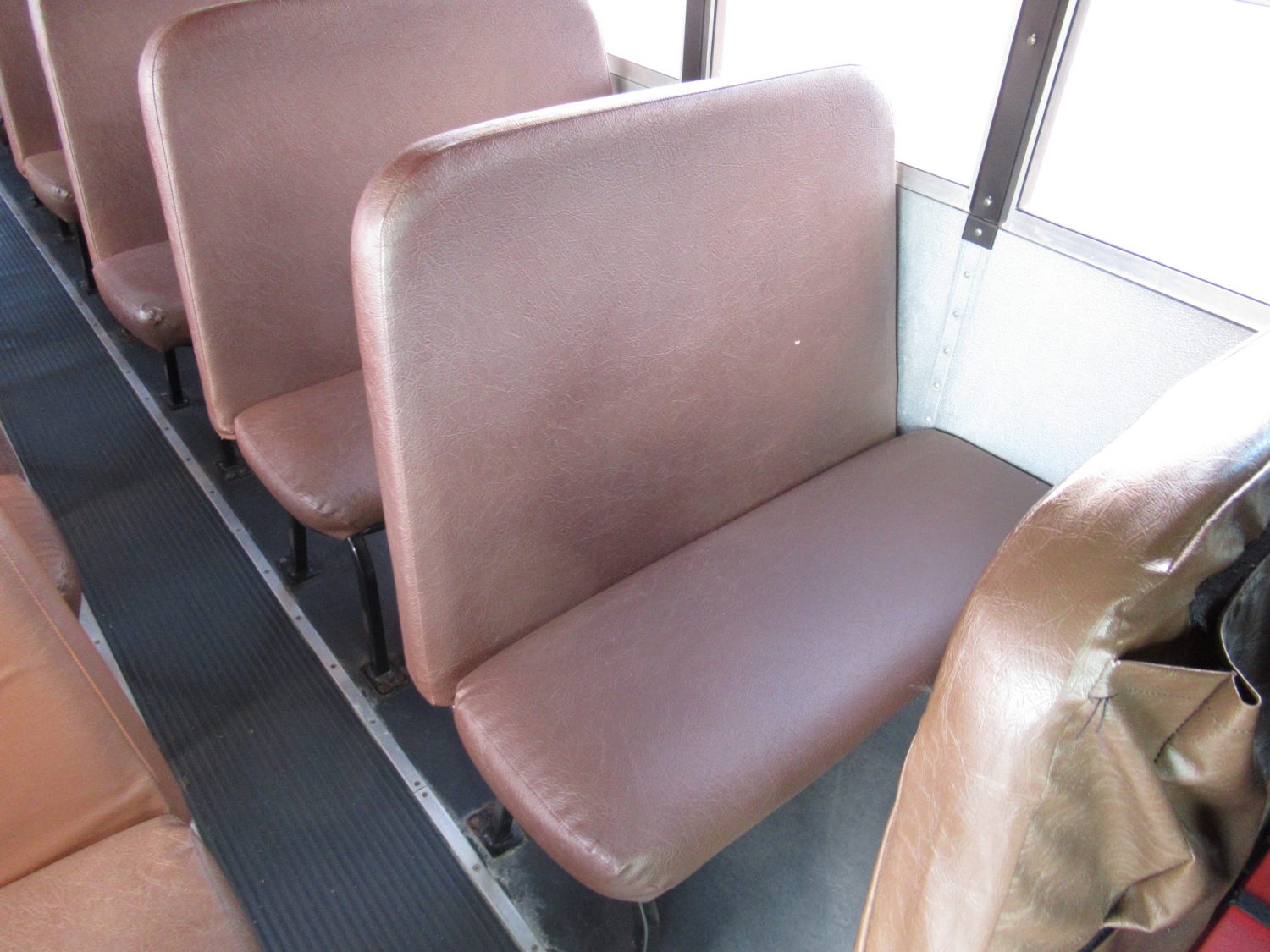 2005 International CE-300 71 Passenger Conventional School Bus - B75506 - Image 9