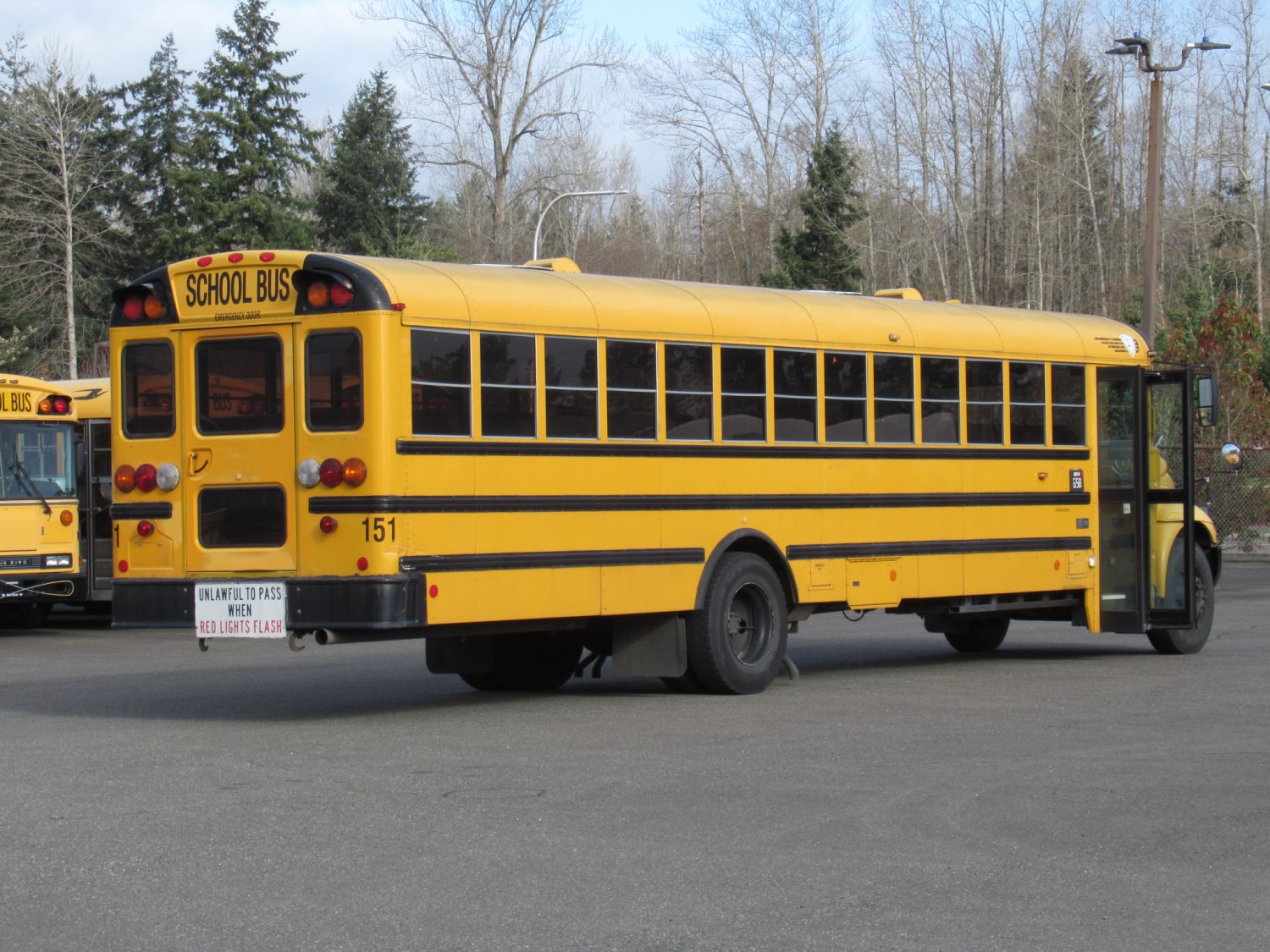 2005 International CE-300 71 Passenger Conventional School Bus - B75503 - Image 4