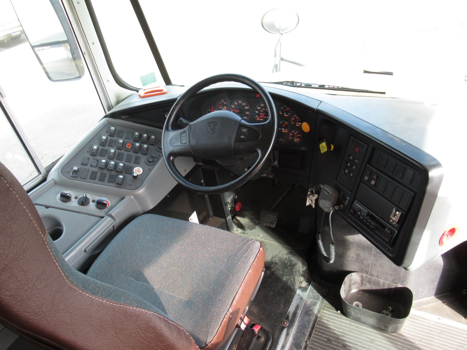 2005 International CE-300 71 Passenger Conventional School Bus - B75503 - Image 5