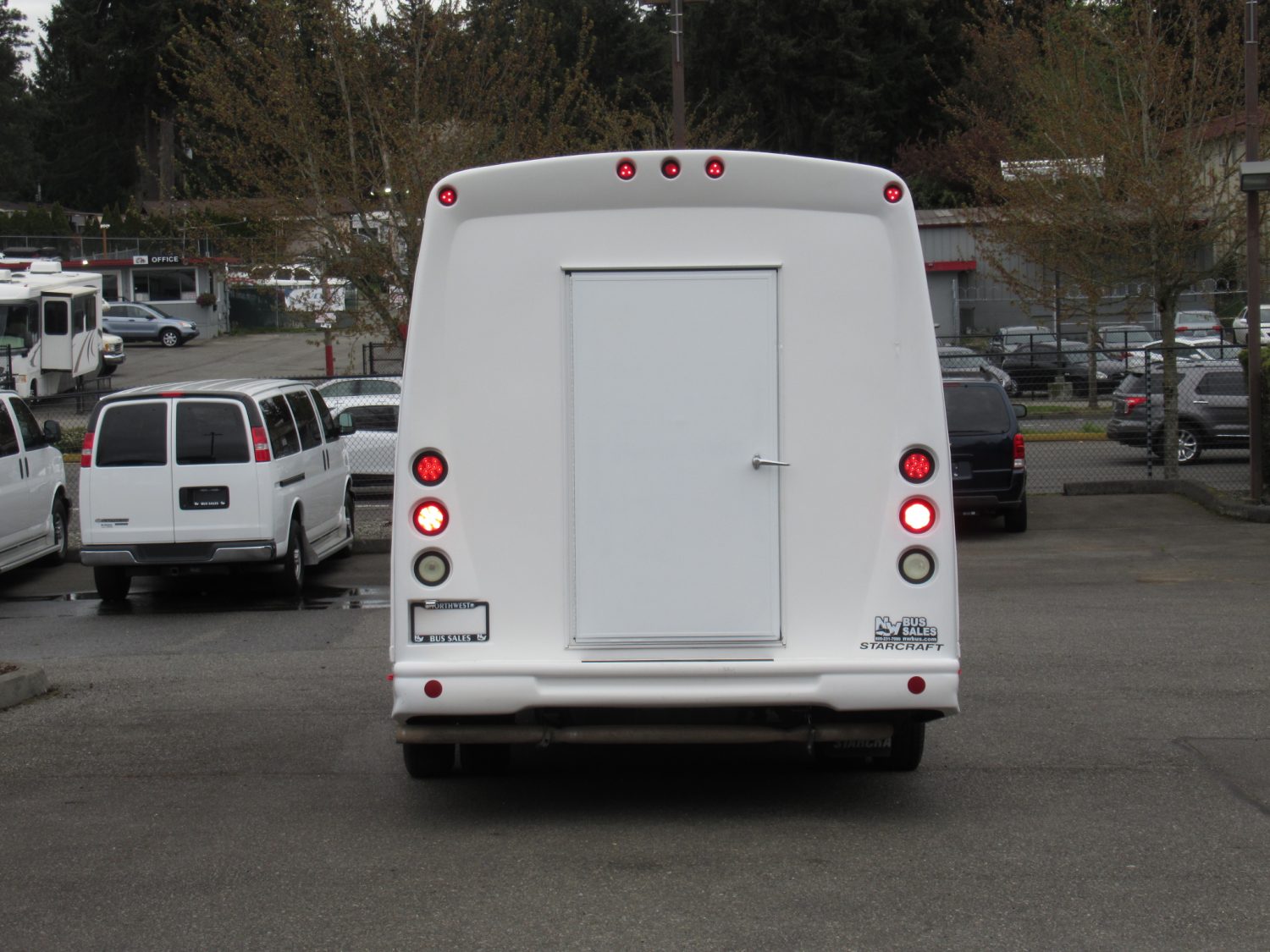 2013 Ford Starcraft Starquest 14 Passenger + Rear Luggage Shuttle Bus - S05958 - Image 11