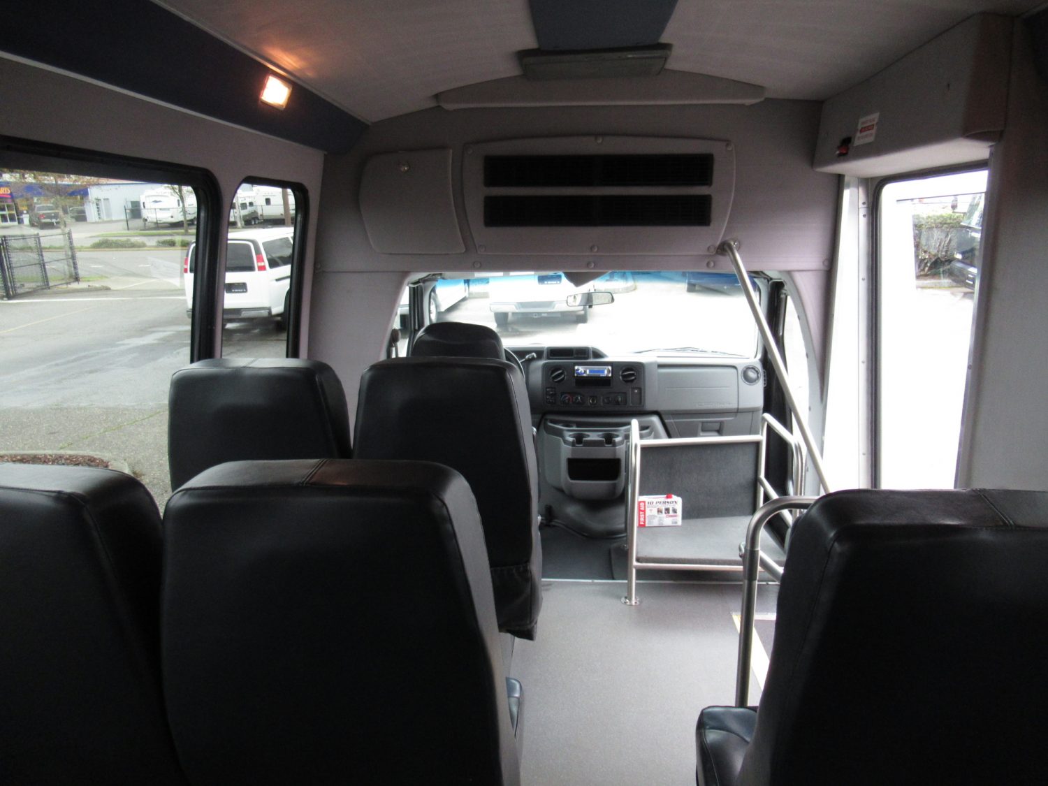 2013 Ford Starcraft Starquest 14 Passenger + Rear Luggage Shuttle Bus - S05958 - Image 8