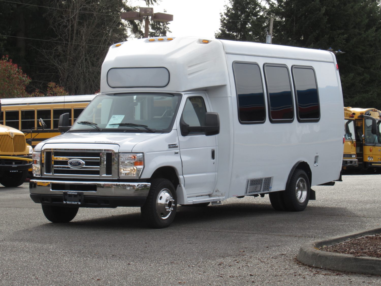 2015 Ford Ameritrans 14 + Rear Luggage Shuttle Bus - S07751 - Image 2