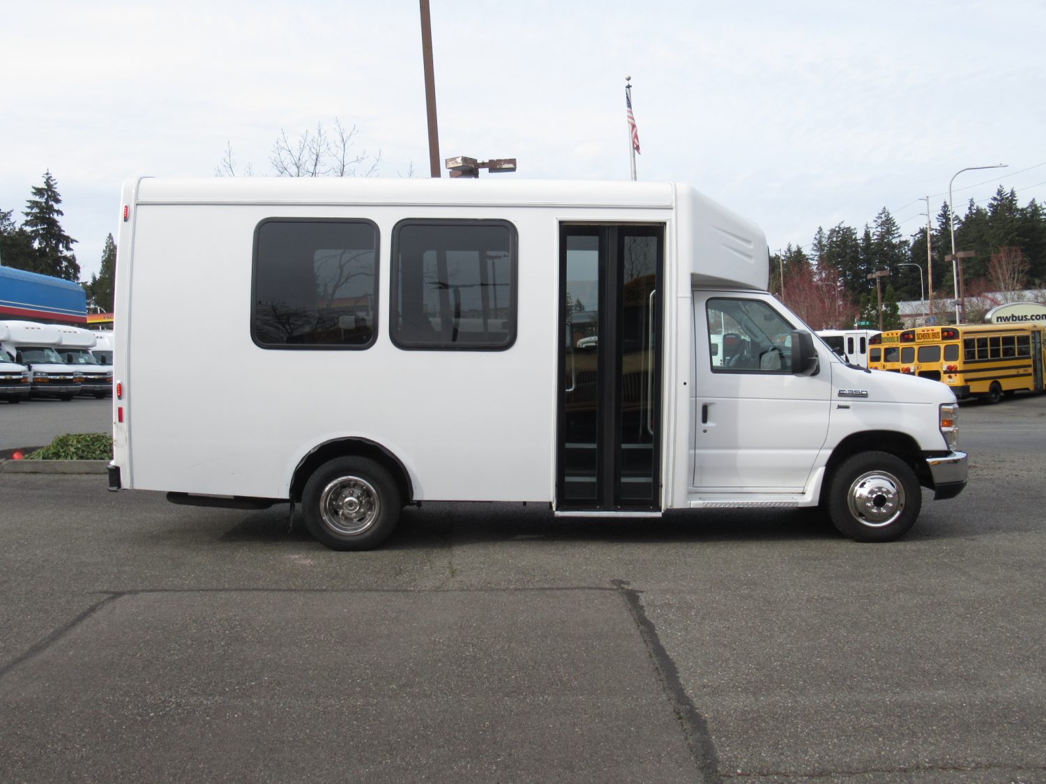 2015 Ford Ameritrans 14 + Rear Luggage Shuttle Bus - S07751 - Image 10