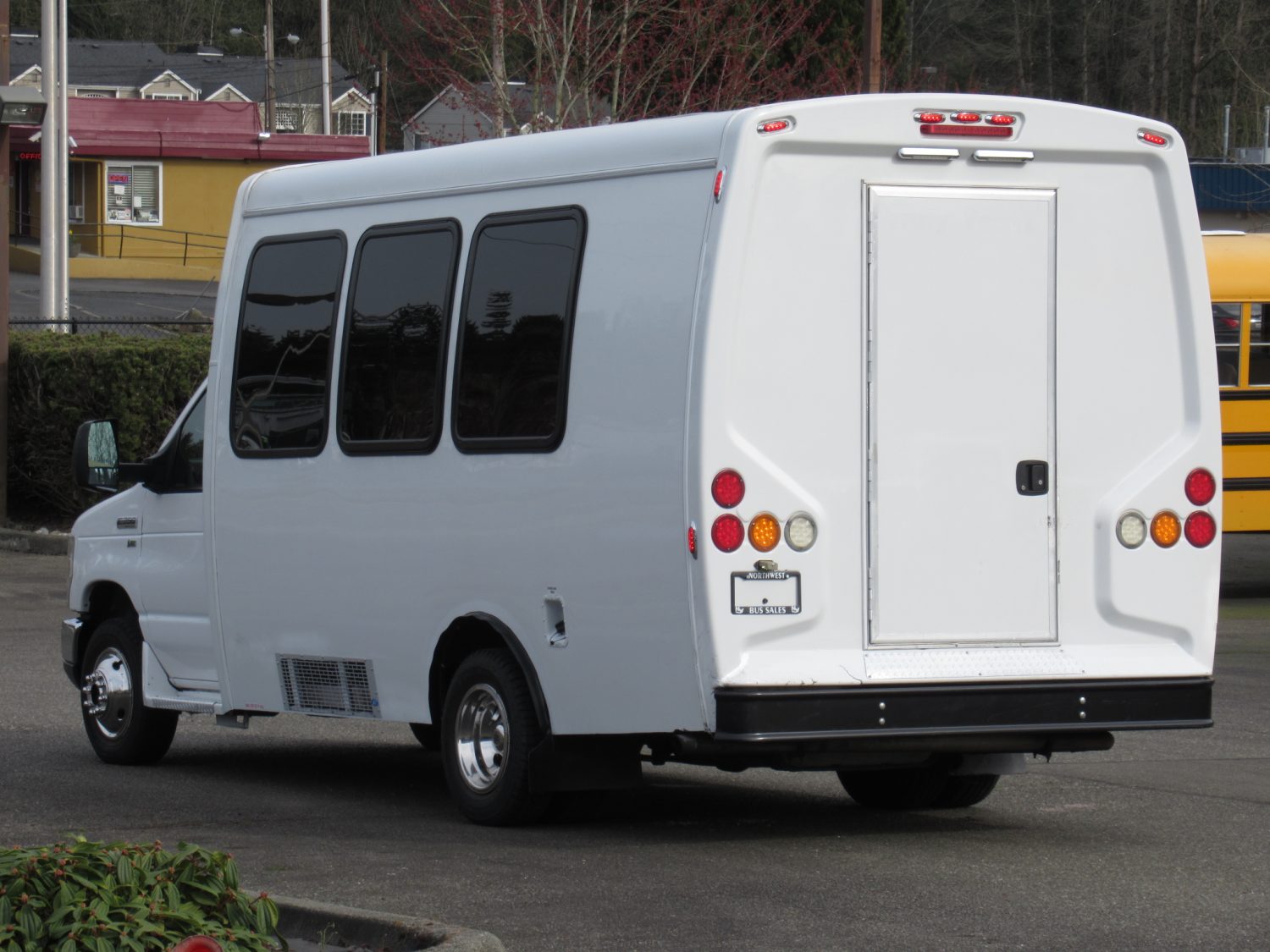 2015 Ford Ameritrans 14 + Rear Luggage Shuttle Bus - S07751 - Image 4