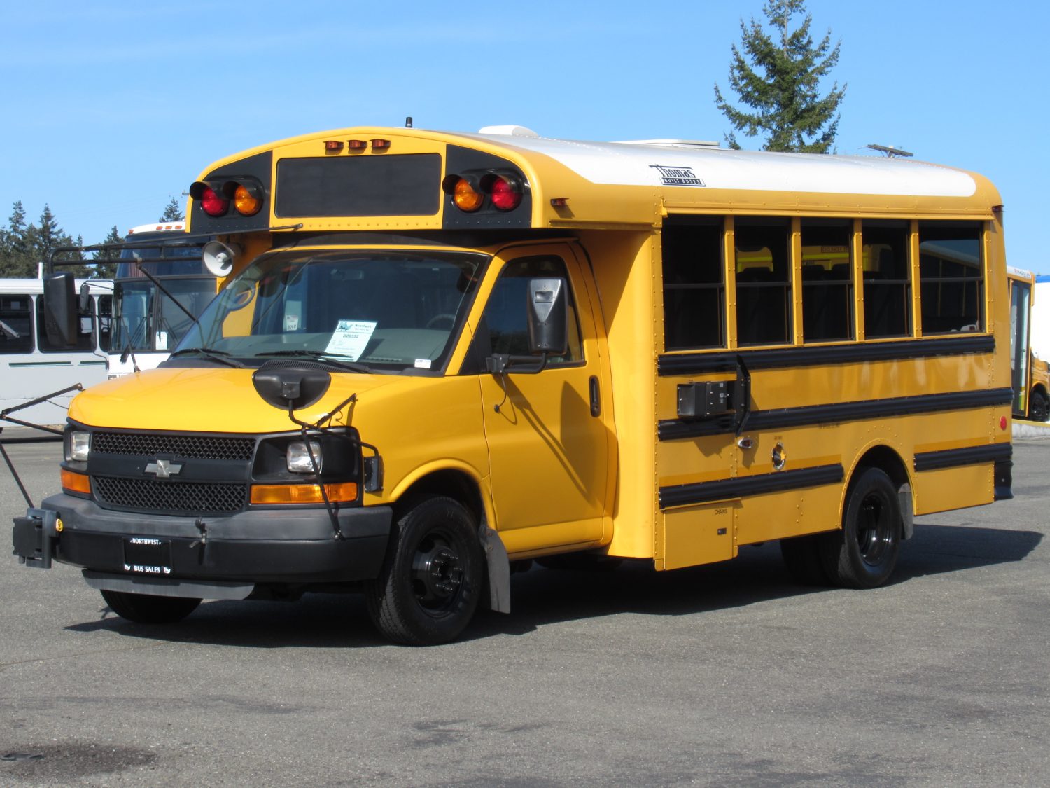 2010 Chevrolet Thomas 8 Passenger + 2 Wheelchair School Bus - B09552 - Image 2